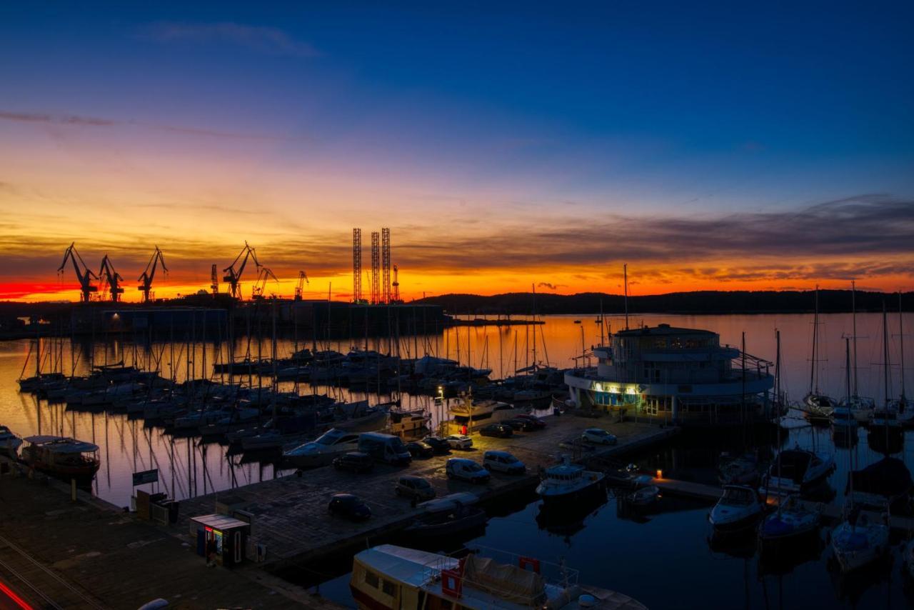 Studio Apartment Harbour Pula Exterior photo