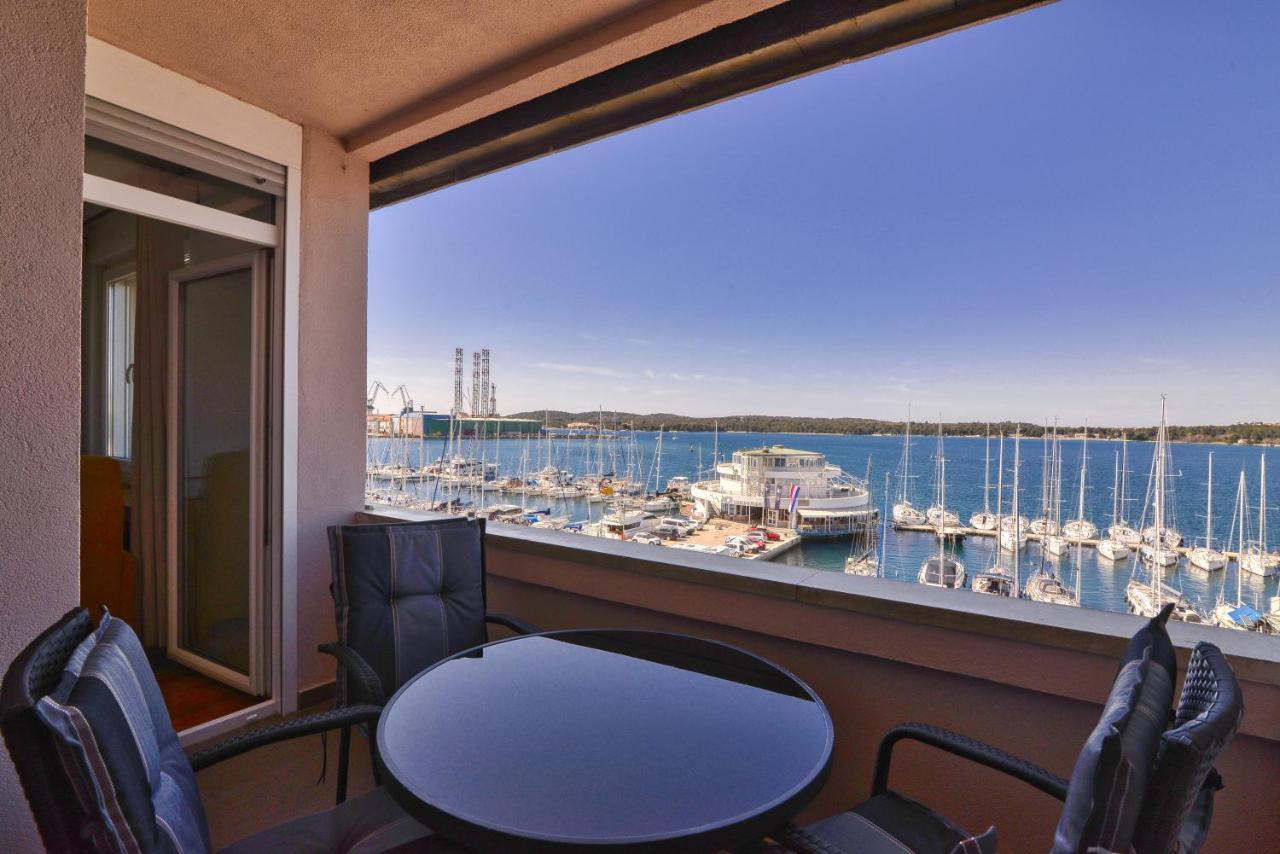 Studio Apartment Harbour Pula Exterior photo