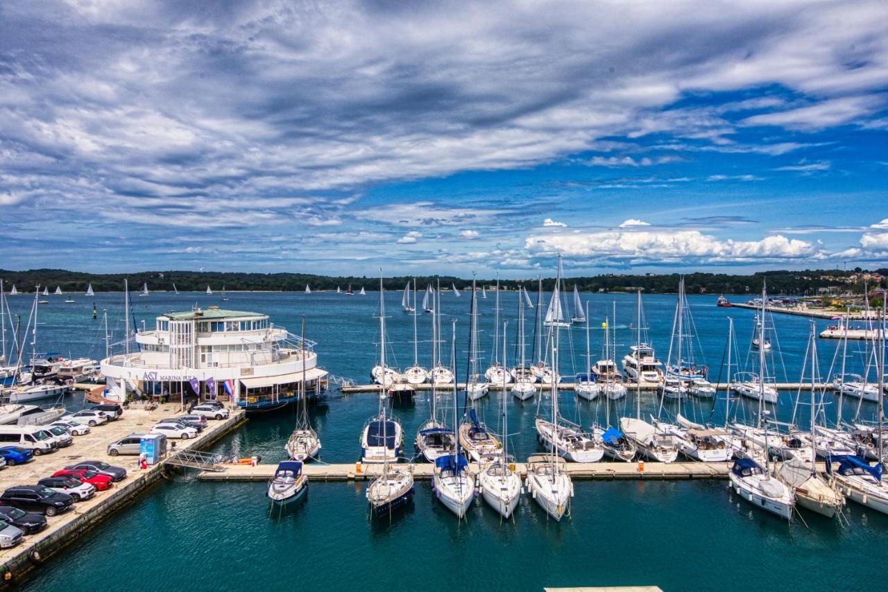 Studio Apartment Harbour Pula Exterior photo