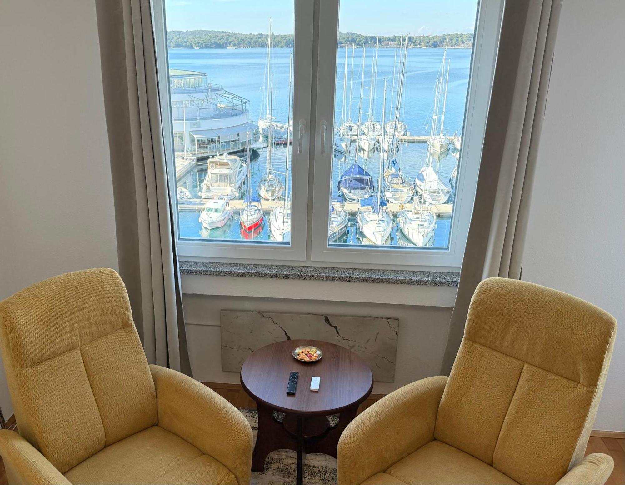 Studio Apartment Harbour Pula Exterior photo